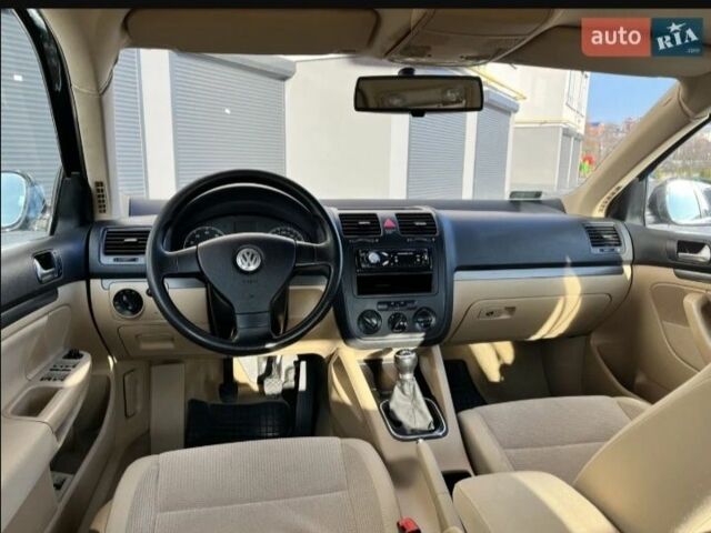 Чорний Фольксваген Джетта, об'ємом двигуна 1.6 л та пробігом 200 тис. км за 4900 $, фото 2 на Automoto.ua