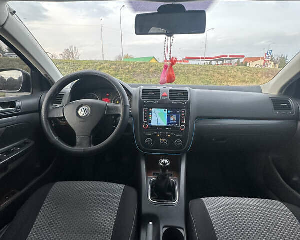 Чорний Фольксваген Джетта, об'ємом двигуна 1.6 л та пробігом 327 тис. км за 4400 $, фото 27 на Automoto.ua