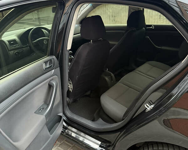 Чорний Фольксваген Джетта, об'ємом двигуна 1.6 л та пробігом 272 тис. км за 4300 $, фото 7 на Automoto.ua