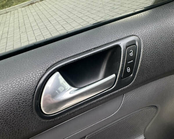 Чорний Фольксваген Джетта, об'ємом двигуна 1.6 л та пробігом 327 тис. км за 4400 $, фото 17 на Automoto.ua