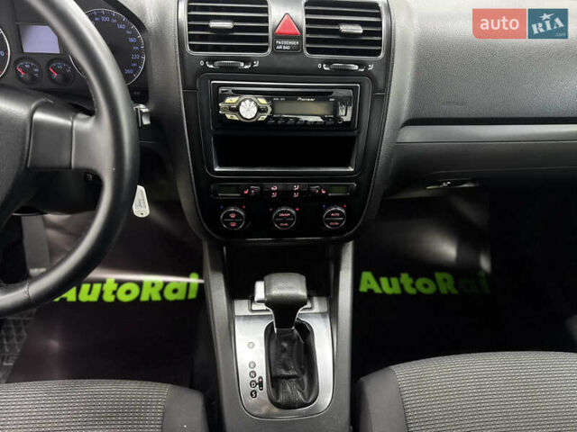 Черный Фольксваген Джетта, объемом двигателя 1.6 л и пробегом 143 тыс. км за 6500 $, фото 8 на Automoto.ua