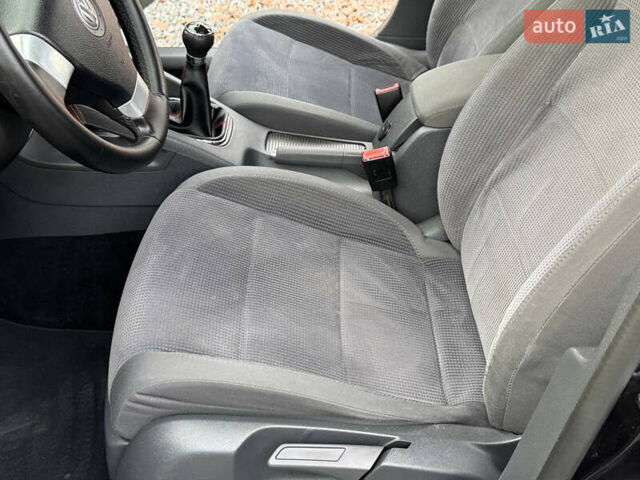 Чорний Фольксваген Джетта, об'ємом двигуна 1.6 л та пробігом 187 тис. км за 5350 $, фото 44 на Automoto.ua