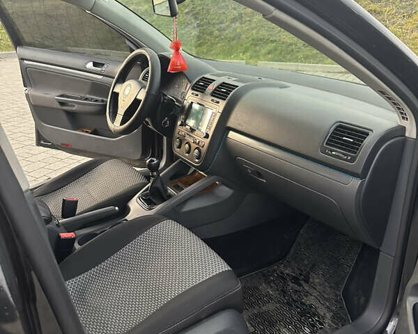 Чорний Фольксваген Джетта, об'ємом двигуна 1.6 л та пробігом 327 тис. км за 4400 $, фото 25 на Automoto.ua