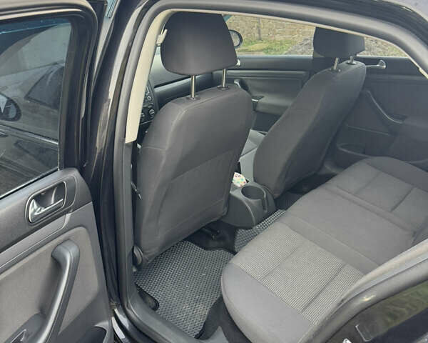 Черный Фольксваген Джетта, объемом двигателя 1.6 л и пробегом 270 тыс. км за 5800 $, фото 7 на Automoto.ua