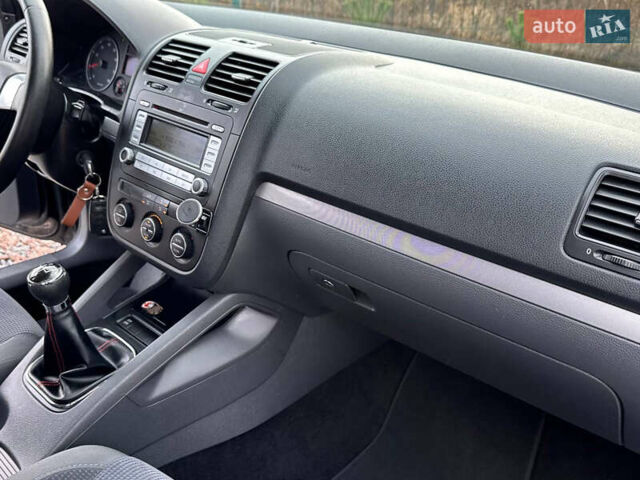 Чорний Фольксваген Джетта, об'ємом двигуна 1.6 л та пробігом 187 тис. км за 5350 $, фото 56 на Automoto.ua