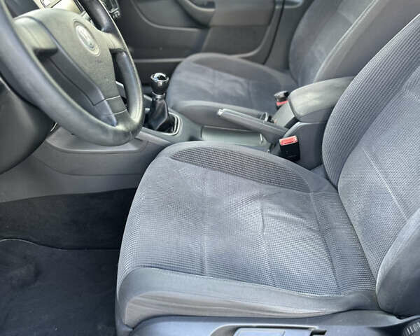 Черный Фольксваген Джетта, объемом двигателя 1.6 л и пробегом 221 тыс. км за 6600 $, фото 12 на Automoto.ua