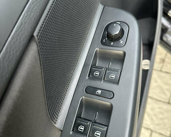 Чорний Фольксваген Джетта, об'ємом двигуна 1.6 л та пробігом 327 тис. км за 4400 $, фото 16 на Automoto.ua