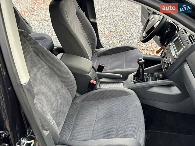 Чорний Фольксваген Джетта, об'ємом двигуна 1.6 л та пробігом 187 тис. км за 5350 $, фото 60 на Automoto.ua