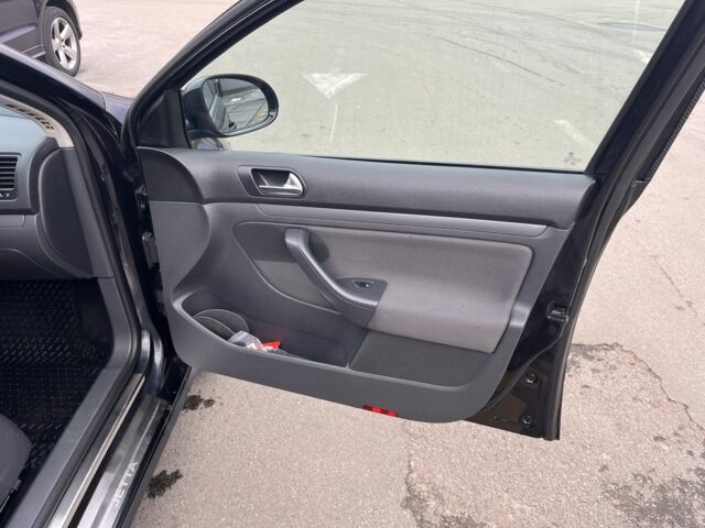 Черный Фольксваген Джетта, объемом двигателя 1.6 л и пробегом 340 тыс. км за 3500 $, фото 15 на Automoto.ua