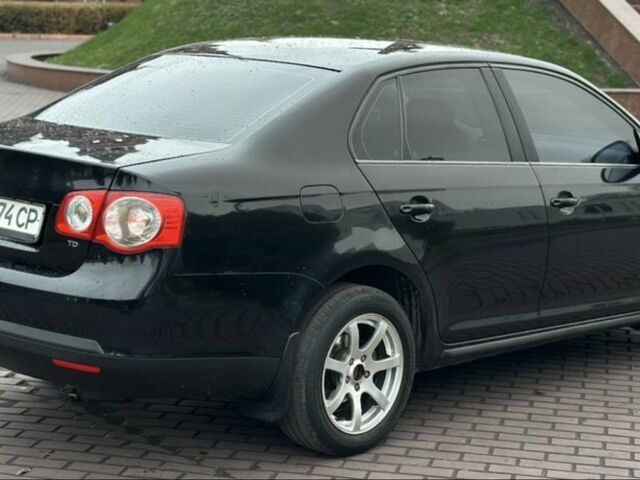 Черный Фольксваген Джетта, объемом двигателя 1.9 л и пробегом 296 тыс. км за 6800 $, фото 4 на Automoto.ua