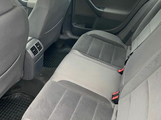 Черный Фольксваген Джетта, объемом двигателя 1.4 л и пробегом 220 тыс. км за 5000 $, фото 7 на Automoto.ua