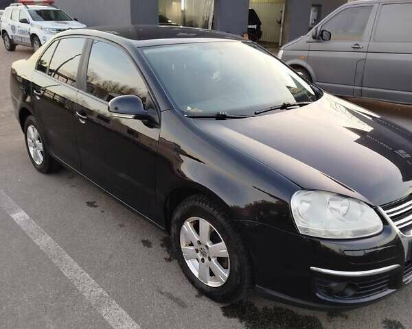 Черный Фольксваген Джетта, объемом двигателя 1.6 л и пробегом 249 тыс. км за 6500 $, фото 2 на Automoto.ua