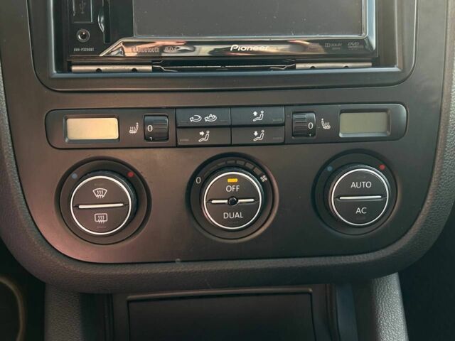 Чорний Фольксваген Джетта, об'ємом двигуна 1.6 л та пробігом 245 тис. км за 7200 $, фото 11 на Automoto.ua