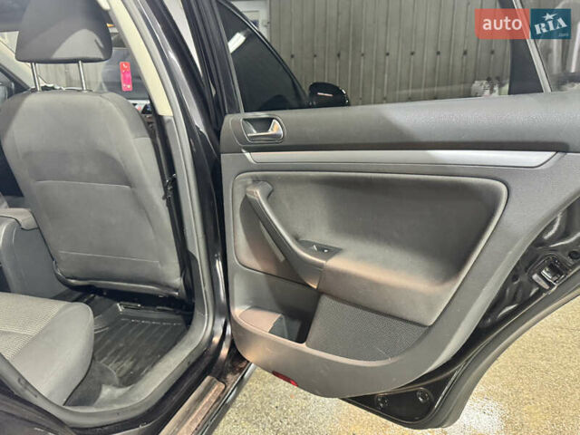 Черный Фольксваген Джетта, объемом двигателя 1.6 л и пробегом 257 тыс. км за 5600 $, фото 13 на Automoto.ua