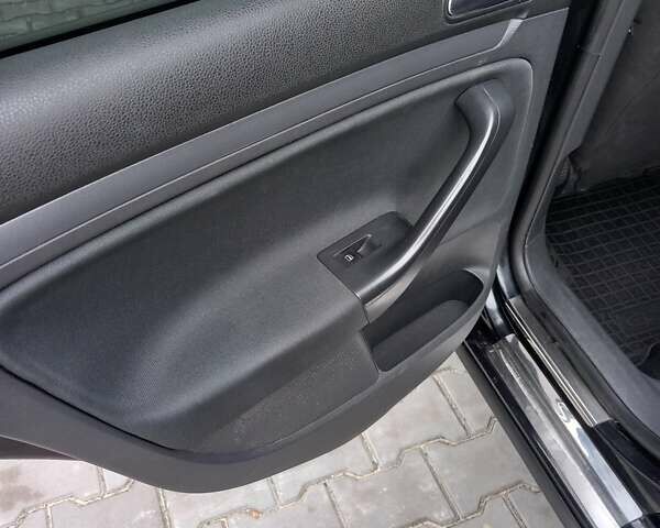 Черный Фольксваген Джетта, объемом двигателя 1.6 л и пробегом 277 тыс. км за 6500 $, фото 11 на Automoto.ua