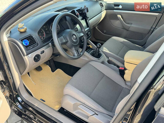 Черный Фольксваген Джетта, объемом двигателя 1.4 л и пробегом 196 тыс. км за 6500 $, фото 26 на Automoto.ua