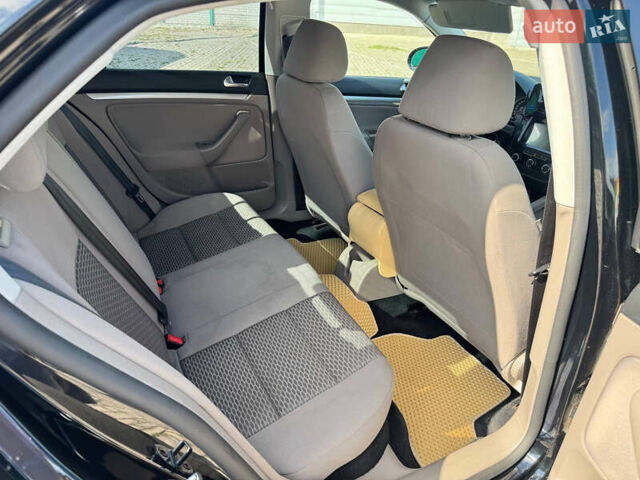 Черный Фольксваген Джетта, объемом двигателя 1.4 л и пробегом 196 тыс. км за 6500 $, фото 39 на Automoto.ua