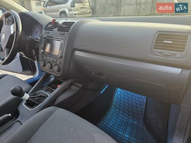 Чорний Фольксваген Джетта, об'ємом двигуна 1.6 л та пробігом 234 тис. км за 7500 $, фото 3 на Automoto.ua