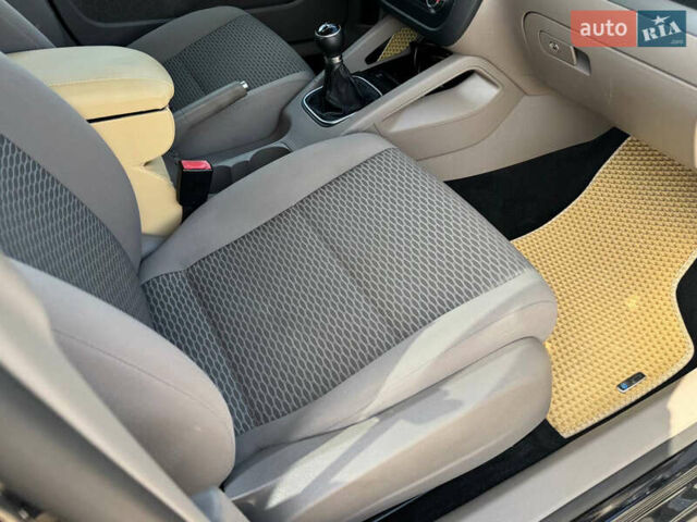 Черный Фольксваген Джетта, объемом двигателя 1.4 л и пробегом 196 тыс. км за 6500 $, фото 36 на Automoto.ua