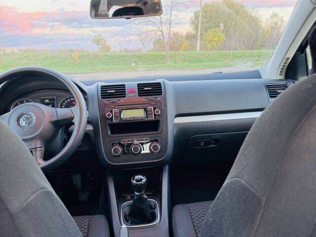 Черный Фольксваген Джетта, объемом двигателя 1.6 л и пробегом 248 тыс. км за 7400 $, фото 10 на Automoto.ua