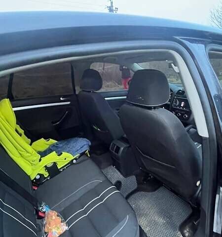 Черный Фольксваген Джетта, объемом двигателя 1.6 л и пробегом 385 тыс. км за 6400 $, фото 9 на Automoto.ua