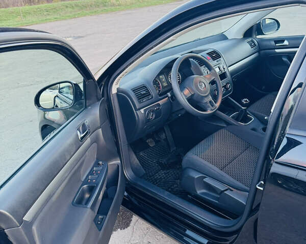 Черный Фольксваген Джетта, объемом двигателя 1.6 л и пробегом 248 тыс. км за 7400 $, фото 10 на Automoto.ua