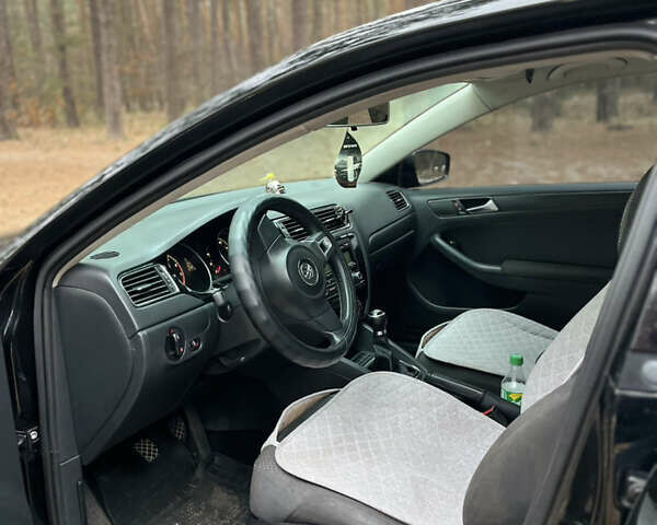 Черный Фольксваген Джетта, объемом двигателя 2 л и пробегом 216 тыс. км за 7500 $, фото 5 на Automoto.ua