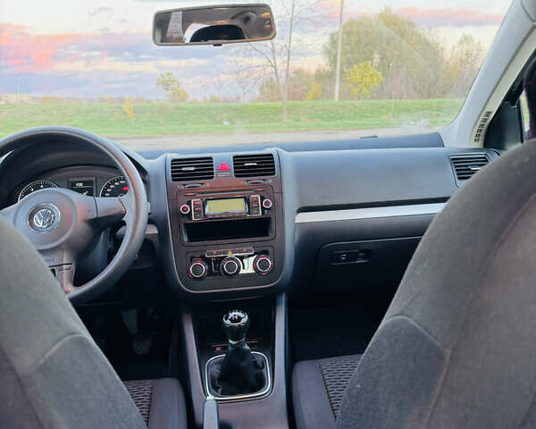 Черный Фольксваген Джетта, объемом двигателя 1.6 л и пробегом 248 тыс. км за 7400 $, фото 11 на Automoto.ua