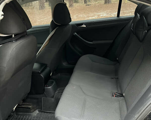 Черный Фольксваген Джетта, объемом двигателя 2 л и пробегом 216 тыс. км за 7500 $, фото 6 на Automoto.ua