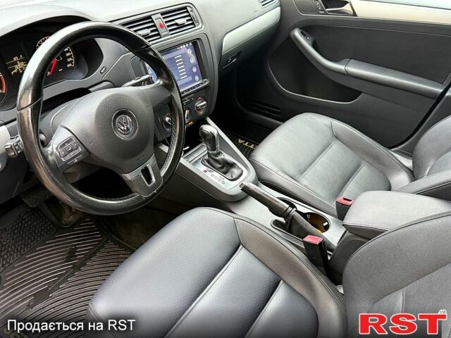 Черный Фольксваген Джетта, объемом двигателя 2 л и пробегом 261 тыс. км за 10999 $, фото 6 на Automoto.ua