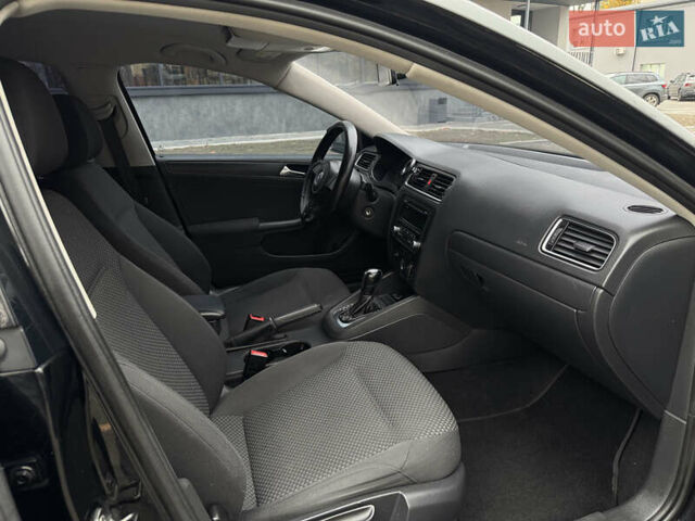 Черный Фольксваген Джетта, объемом двигателя 2 л и пробегом 260 тыс. км за 7499 $, фото 7 на Automoto.ua