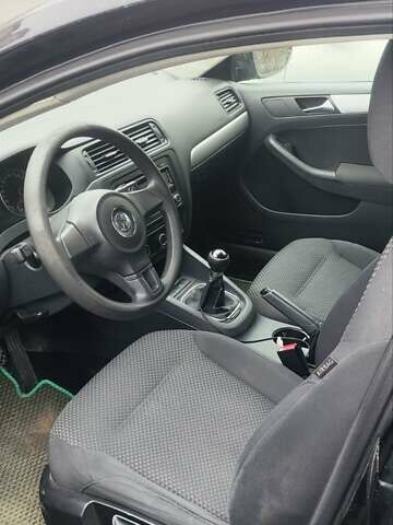 Черный Фольксваген Джетта, объемом двигателя 1.6 л и пробегом 250 тыс. км за 9000 $, фото 7 на Automoto.ua