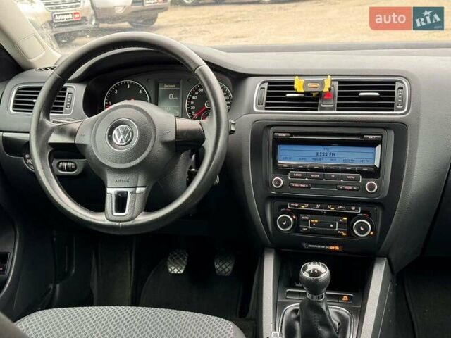 Черный Фольксваген Джетта, объемом двигателя 1.6 л и пробегом 279 тыс. км за 8690 $, фото 24 на Automoto.ua