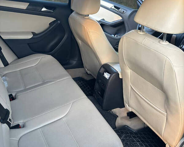 Черный Фольксваген Джетта, объемом двигателя 2.5 л и пробегом 200 тыс. км за 7999 $, фото 16 на Automoto.ua