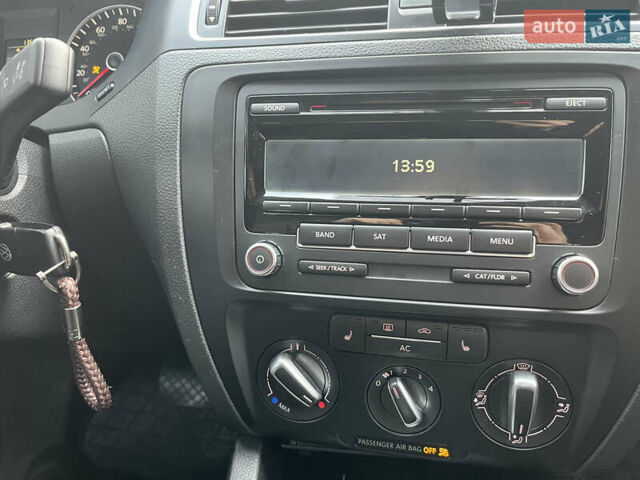 Черный Фольксваген Джетта, объемом двигателя 2.5 л и пробегом 174 тыс. км за 8300 $, фото 32 на Automoto.ua