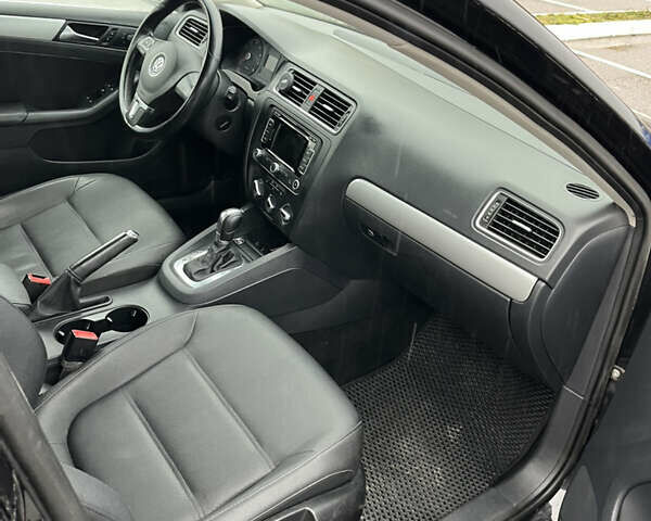 Чорний Фольксваген Джетта, об'ємом двигуна 2.5 л та пробігом 260 тис. км за 9400 $, фото 4 на Automoto.ua