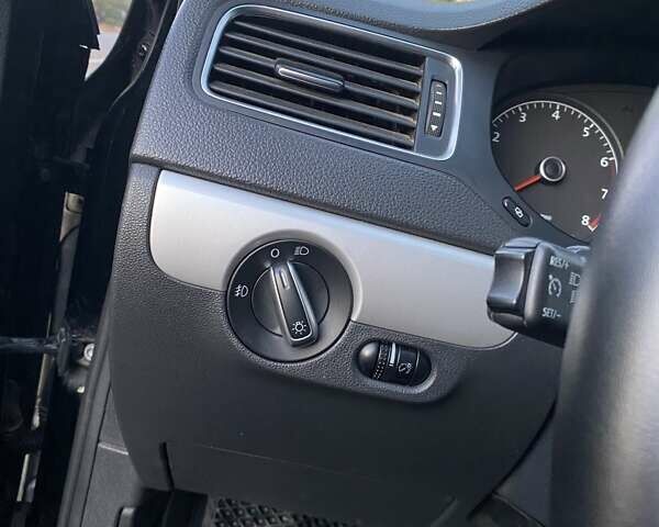 Чорний Фольксваген Джетта, об'ємом двигуна 2.5 л та пробігом 230 тис. км за 11499 $, фото 14 на Automoto.ua