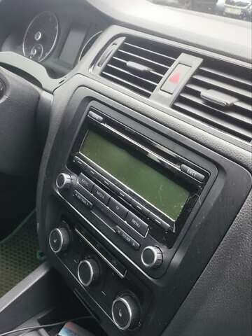 Черный Фольксваген Джетта, объемом двигателя 1.6 л и пробегом 250 тыс. км за 9000 $, фото 11 на Automoto.ua