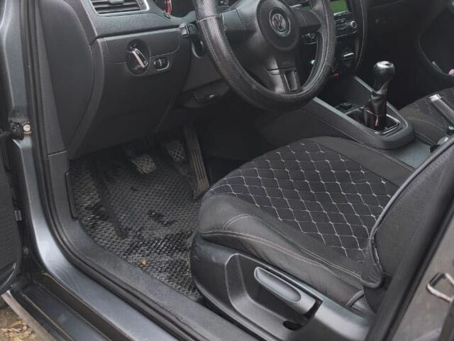 Черный Фольксваген Джетта, объемом двигателя 2.5 л и пробегом 200 тыс. км за 8200 $, фото 11 на Automoto.ua