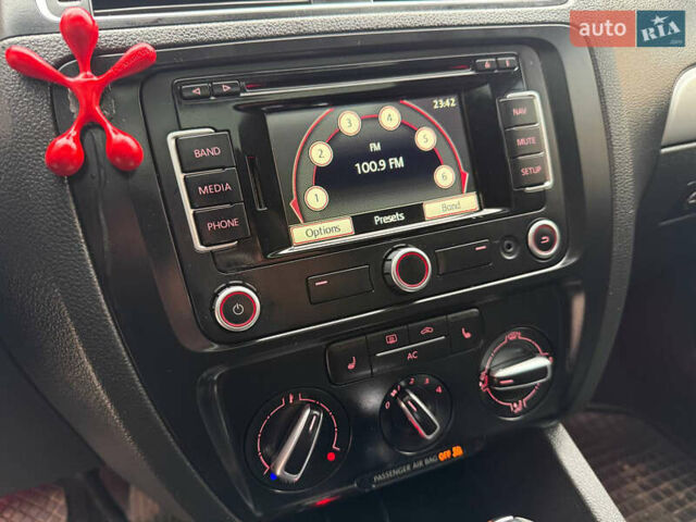 Черный Фольксваген Джетта, объемом двигателя 2 л и пробегом 170 тыс. км за 8300 $, фото 45 на Automoto.ua