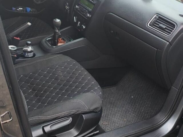 Черный Фольксваген Джетта, объемом двигателя 2.5 л и пробегом 200 тыс. км за 8200 $, фото 23 на Automoto.ua