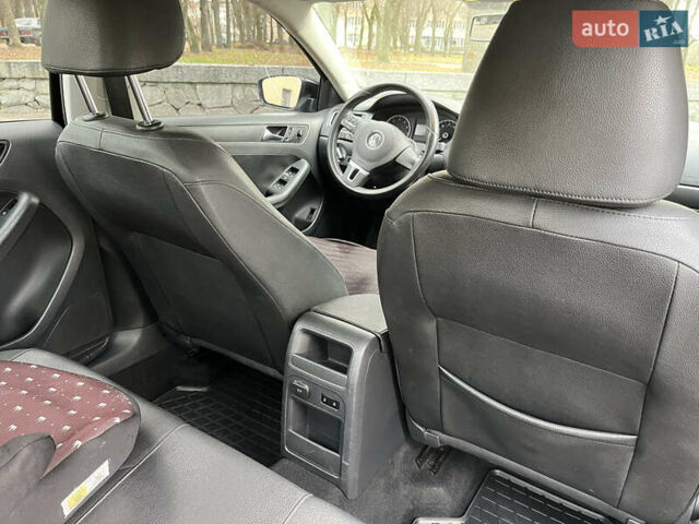 Черный Фольксваген Джетта, объемом двигателя 2.5 л и пробегом 174 тыс. км за 8300 $, фото 22 на Automoto.ua