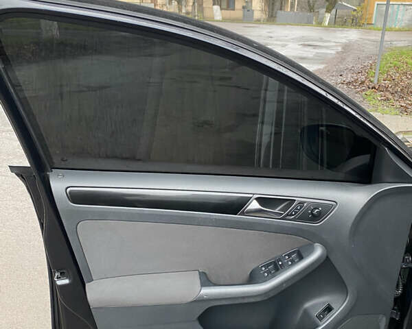 Черный Фольксваген Джетта, объемом двигателя 1.2 л и пробегом 112 тыс. км за 7800 $, фото 24 на Automoto.ua