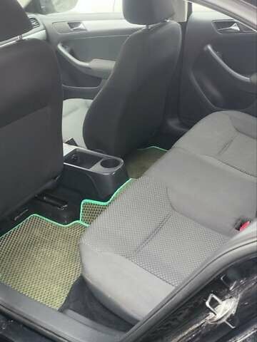 Черный Фольксваген Джетта, объемом двигателя 1.6 л и пробегом 250 тыс. км за 9000 $, фото 10 на Automoto.ua