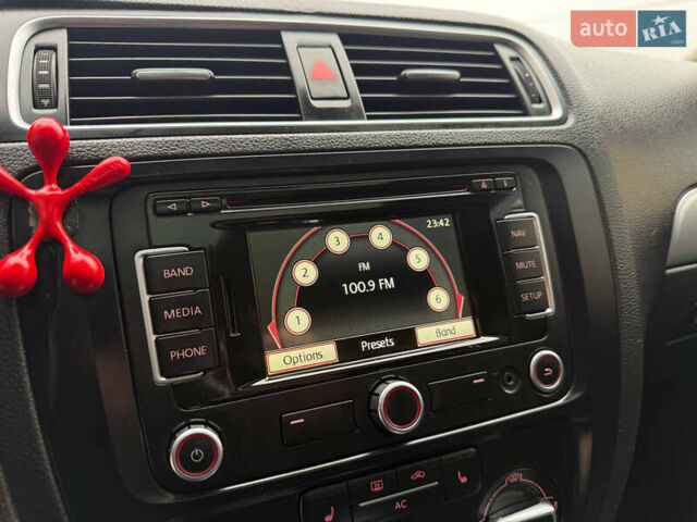 Черный Фольксваген Джетта, объемом двигателя 2 л и пробегом 170 тыс. км за 8300 $, фото 47 на Automoto.ua