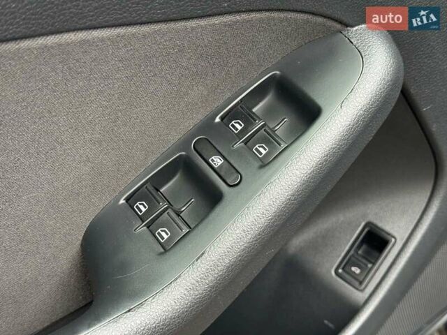 Черный Фольксваген Джетта, объемом двигателя 1.6 л и пробегом 279 тыс. км за 8690 $, фото 12 на Automoto.ua