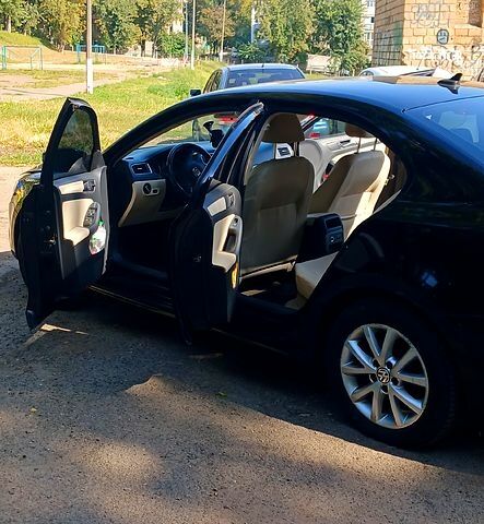 Черный Фольксваген Джетта, объемом двигателя 2.5 л и пробегом 320 тыс. км за 8000 $, фото 12 на Automoto.ua