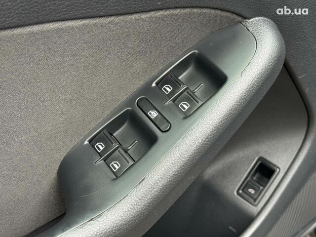 Черный Фольксваген Джетта, объемом двигателя 1.6 л и пробегом 279 тыс. км за 8690 $, фото 12 на Automoto.ua