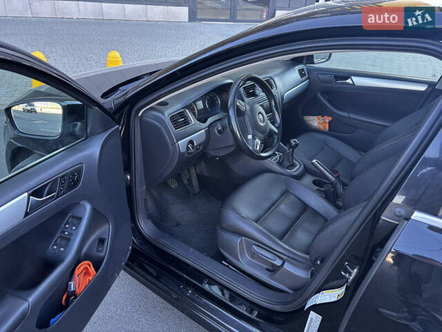 Черный Фольксваген Джетта, объемом двигателя 2.5 л и пробегом 250 тыс. км за 8500 $, фото 7 на Automoto.ua