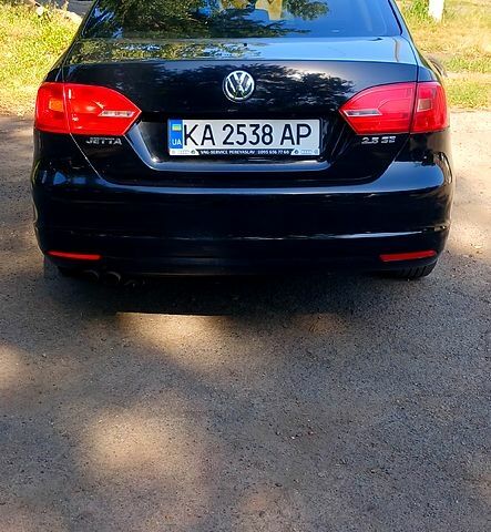 Черный Фольксваген Джетта, объемом двигателя 2.5 л и пробегом 320 тыс. км за 8000 $, фото 4 на Automoto.ua